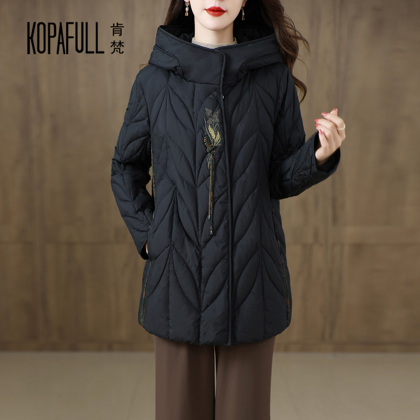 妈妈复古连帽加厚羽绒服女中长款