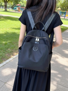 牛津布双肩包女2025新款小众设计感休闲旅游背包防水轻便大容量