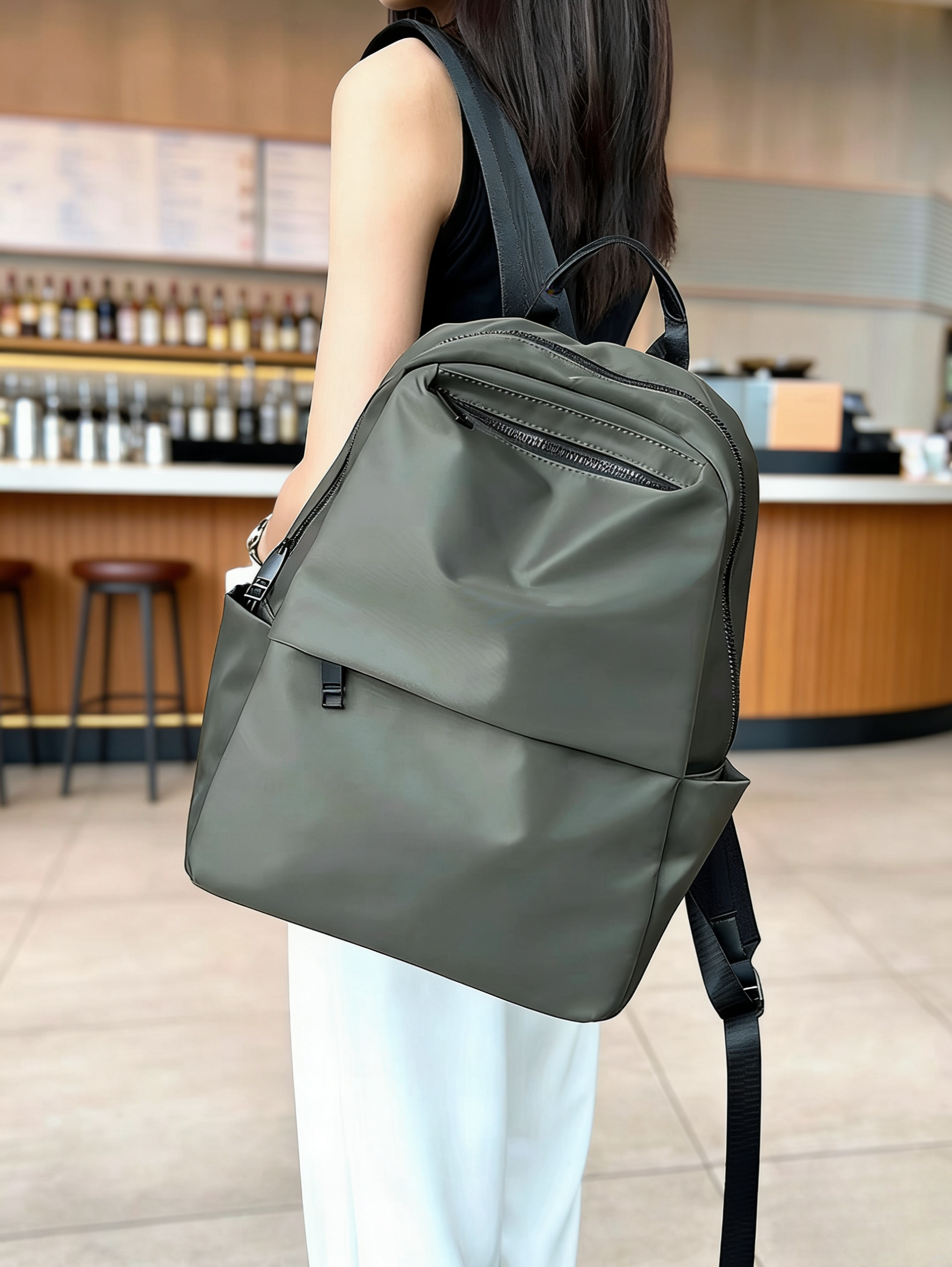 户外休闲牛津布双肩包女2025新款轻便防水大容量时尚通勤旅游背包