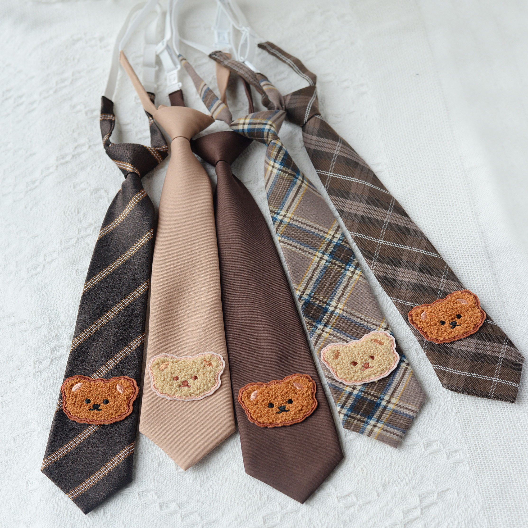 可爱熊刺绣格纹领带休闲趣味咖棕时尚制服jk衬衫女文艺甜美学院风