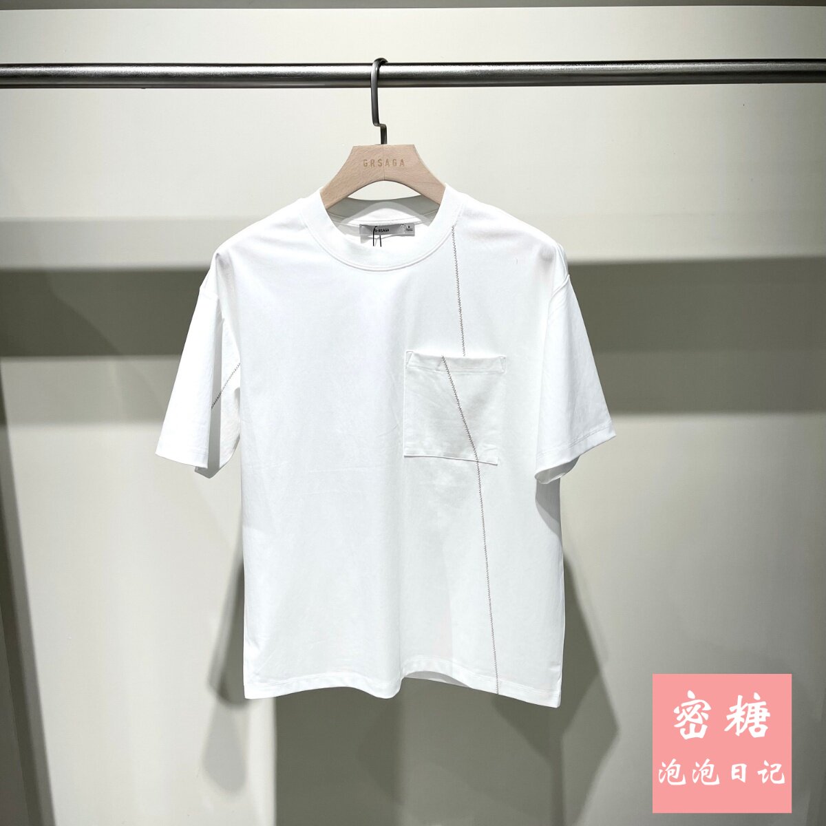 1RL21411056GRSAGA男装2026年夏季新款圆领短袖T恤通勤风宽松百搭 - 实物图