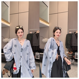 V领正肩通勤风时尚 闪亮登场 刺绣花花 衬衫 简约休闲宽松长袖