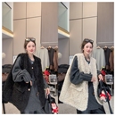 双口袋宽松时尚 珍珠扣羊糕毛中长款 外穿背心马甲 贵妇分享