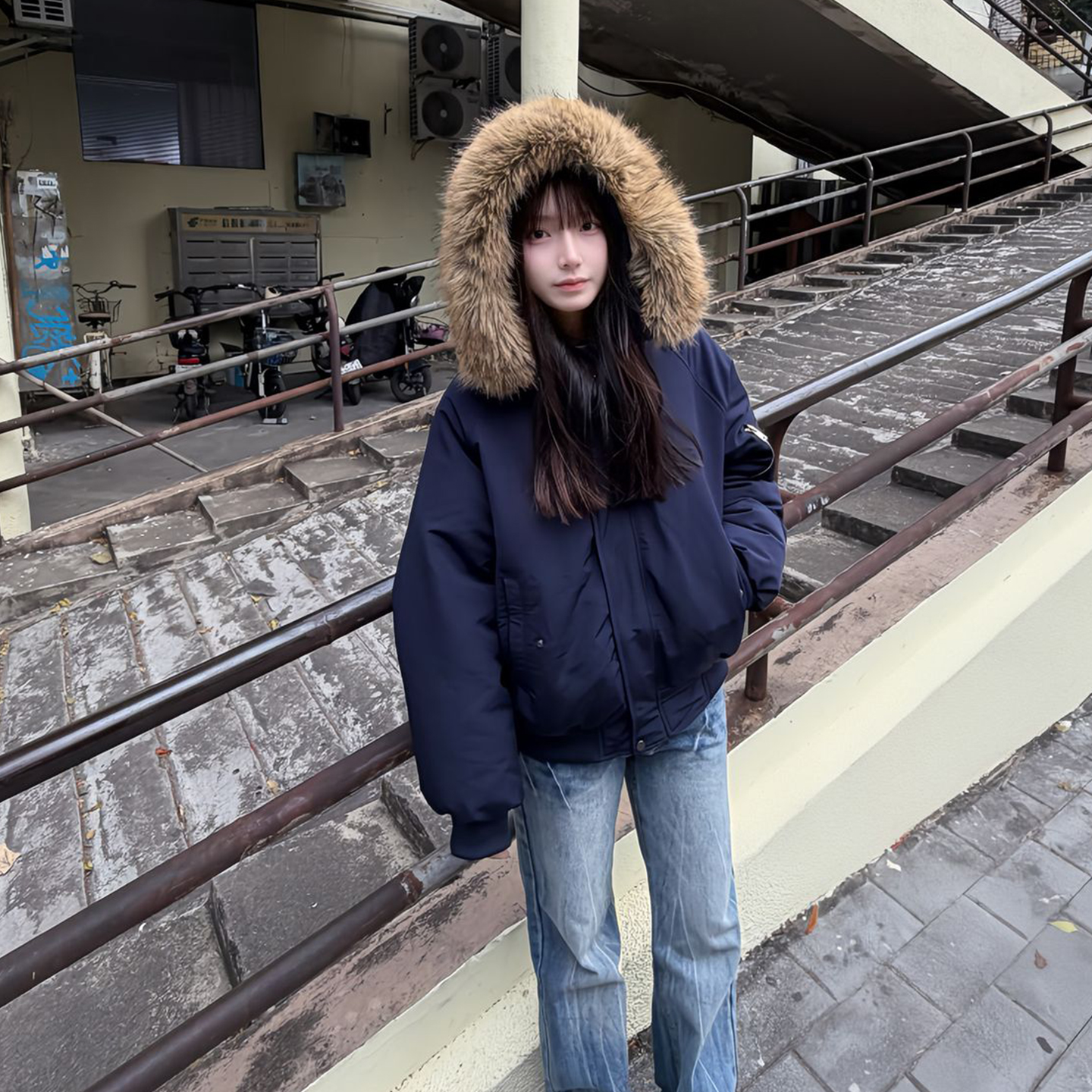 藏青色大毛领派克服男款