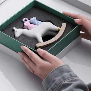 创意礼品马上有对象生日七夕礼物情人节小摆件树脂工艺品摇摇马