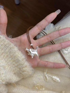 兮语「猫戏蝶」足银999.9吊坠女小猫蝴蝶挂坠新中式 国风毛衣链