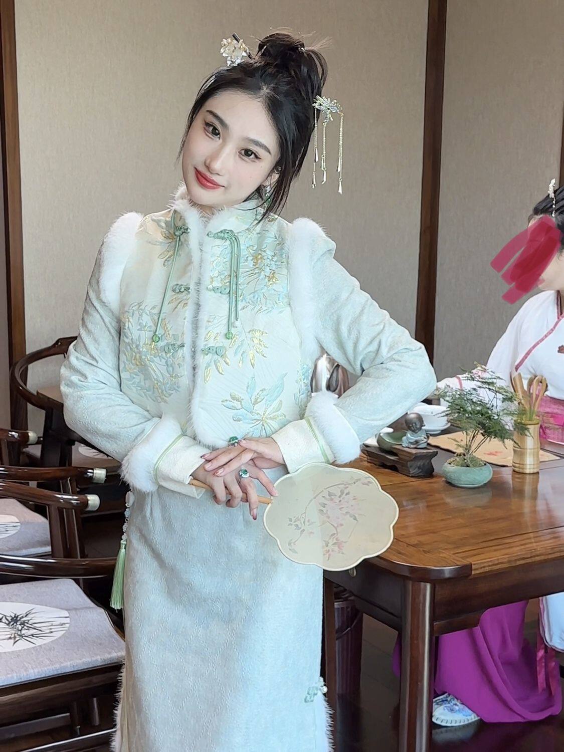 兔毛马甲蕾丝连衣裙两件套