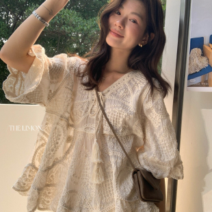 2026春上新重工刺绣蕾丝V领系带小衫 LWD 10295