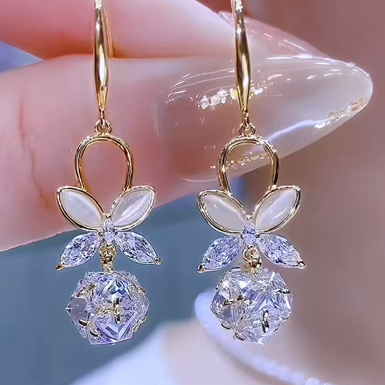 气质高级感锆石球球耳扣轻奢小众独特设计感耳环优雅大气奢华耳饰