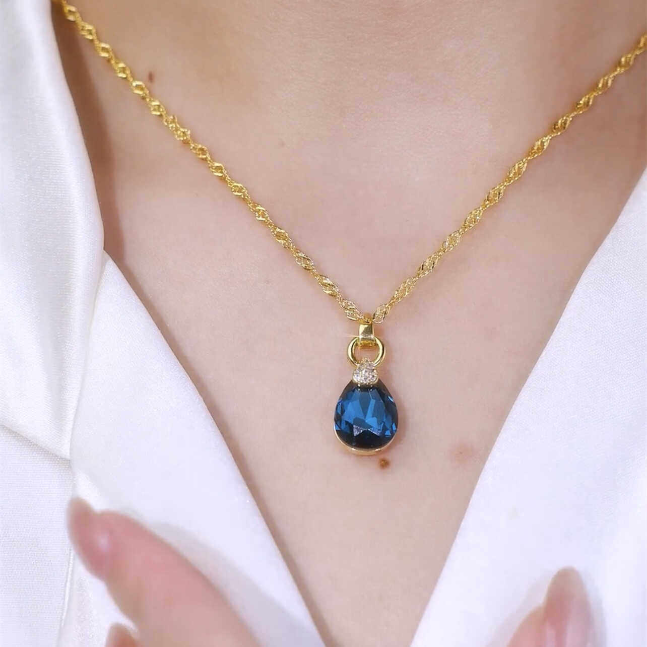 气质高级感蓝色水晶吊坠锁骨链时尚百搭洋气水滴项链女不掉色颈链