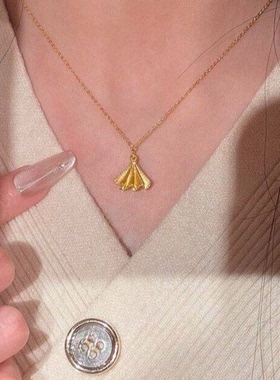 金色小裙摆吊坠项链女轻奢小众独特设计感锁骨链女甜美精致配饰潮