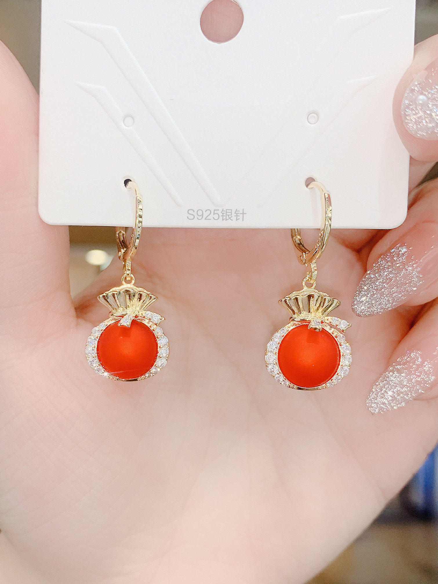 红色招财福气钱袋耳扣2021年新款气质百搭轻奢新年喜庆红珍珠耳环