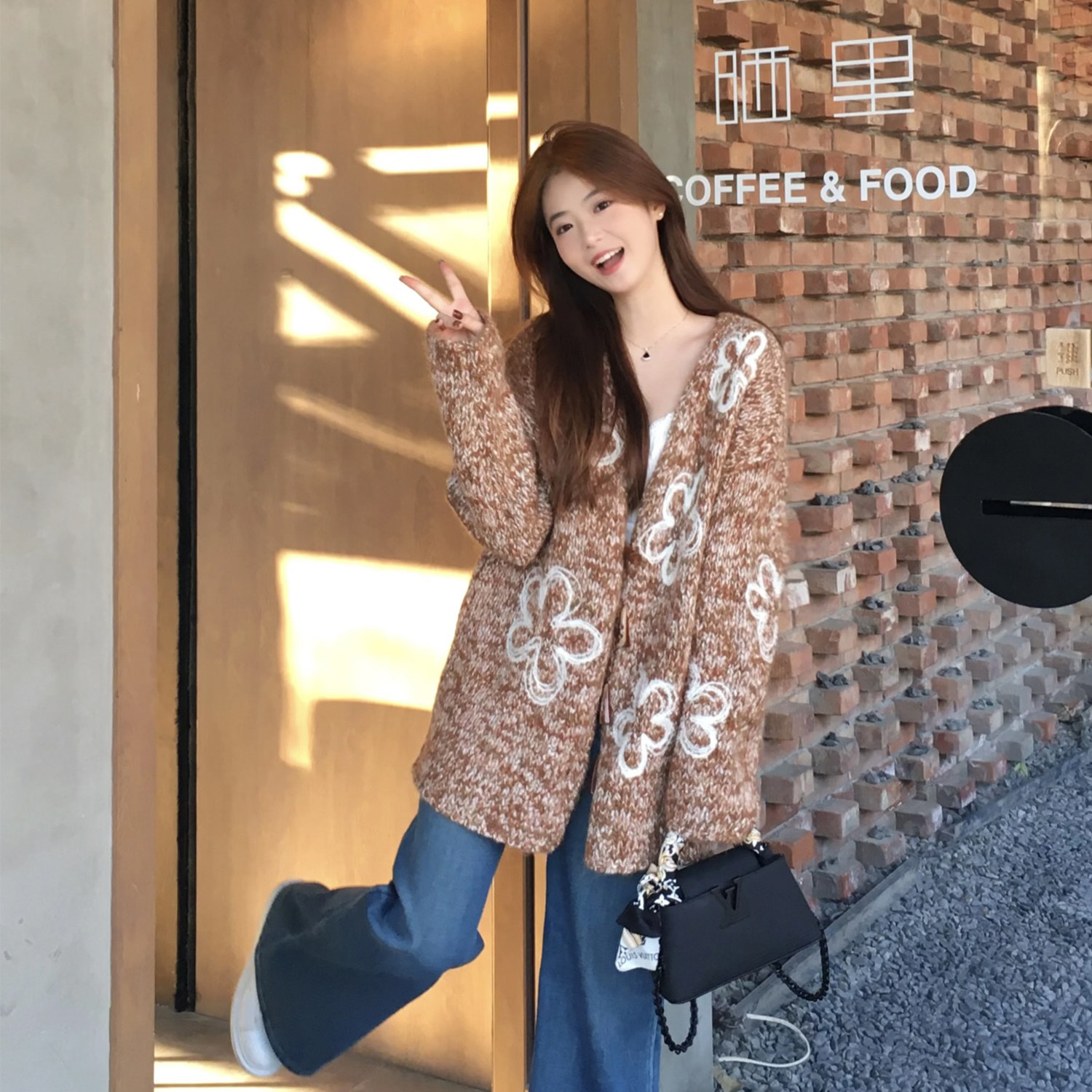 2025秋冬新款韩系温柔风亮丝花朵刺绣针织开衫女宽松显瘦毛衣外套
