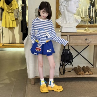 夏日松弛感穿搭女童长袖宽松条纹卡通T恤休闲风防晒衣短裤两件套