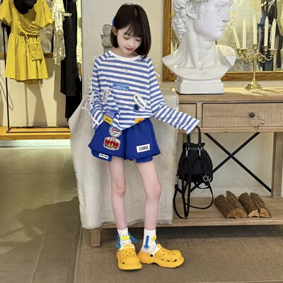 夏日松弛感穿搭女童长袖宽松条纹卡通T恤休闲风防晒衣短裤两件套