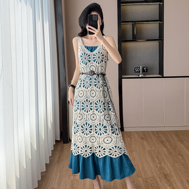 蓝色波嬉风吊带连衣裙女夏季新款钩花镂空背心罩衫长裙子两件套装
