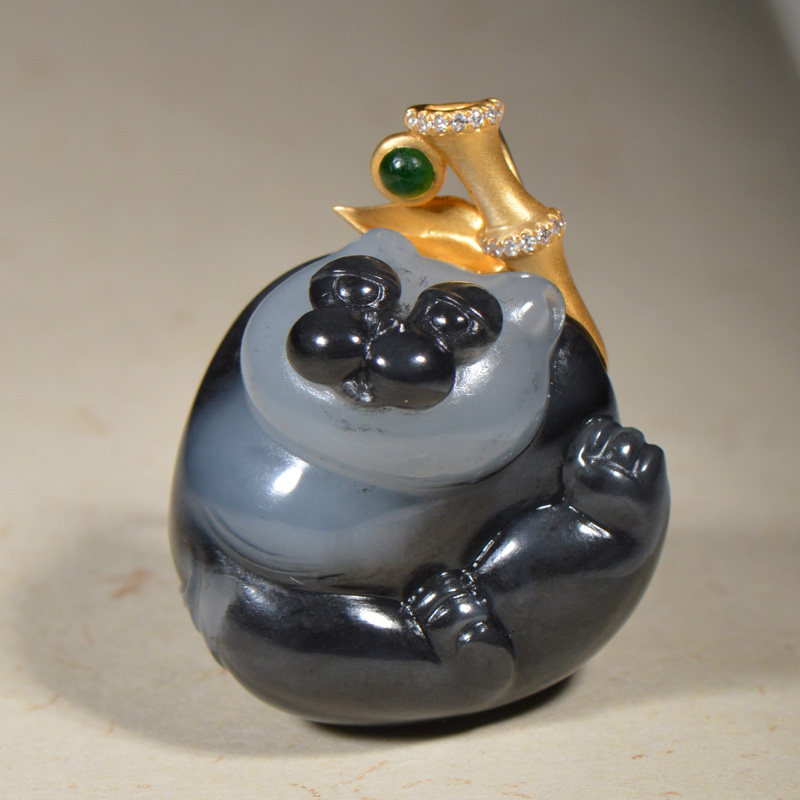 结缘玉蝴蝶精品 和田玉籽料青花国宝熊猫吊坠18k金镶嵌挂件 苏工