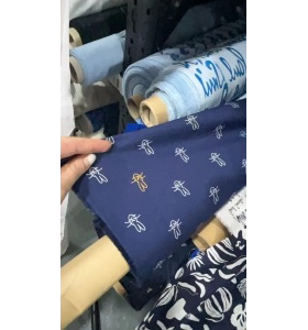 2号藏青色英国PS日本生产小花布 高支高密棉质红色底小兔头印花布