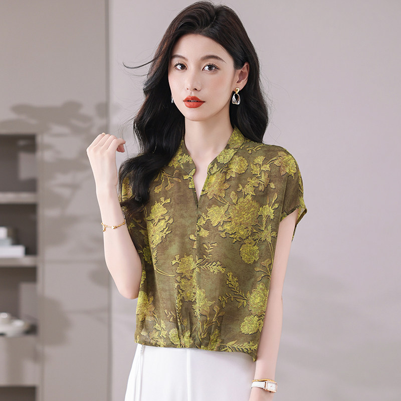 夏装新款妈妈真丝V领上衣女夏桑蚕丝衬衫洋气新款短袖新中式小衫