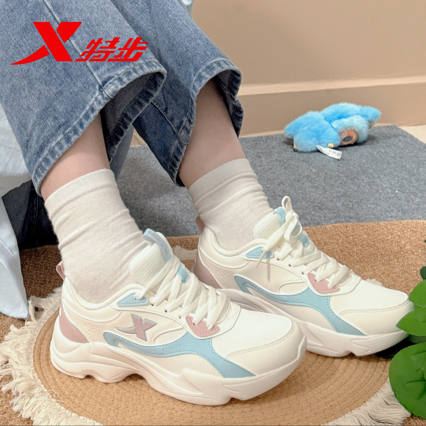 特步运动鞋女鞋轻便休闲