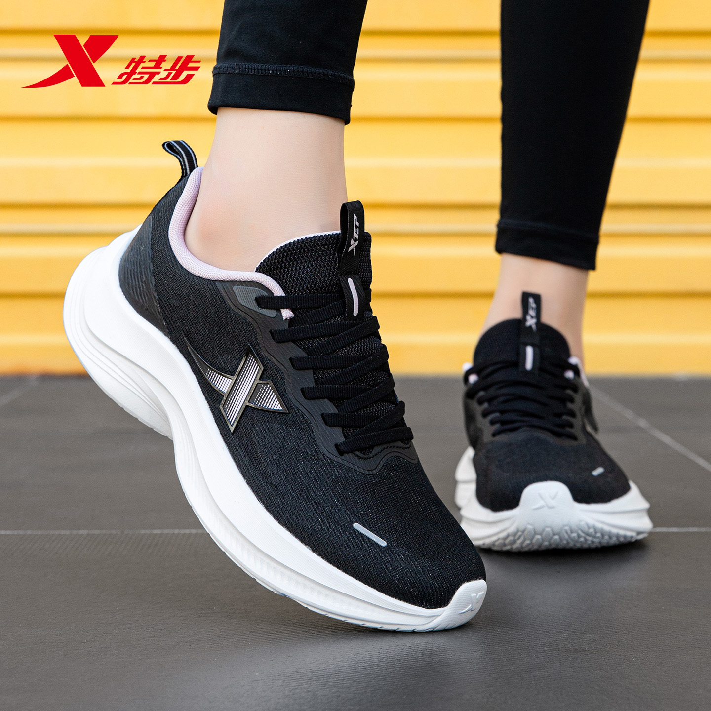 特步女鞋初中生运动鞋跑步鞋