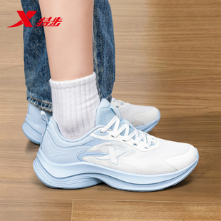 特步女鞋跑步鞋女款2026春季新款初中生透气运动鞋轻便软底休闲鞋