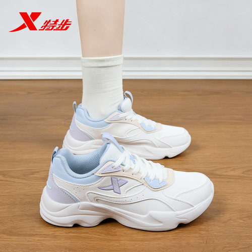 特步运动鞋休闲女鞋皮面减震轻便