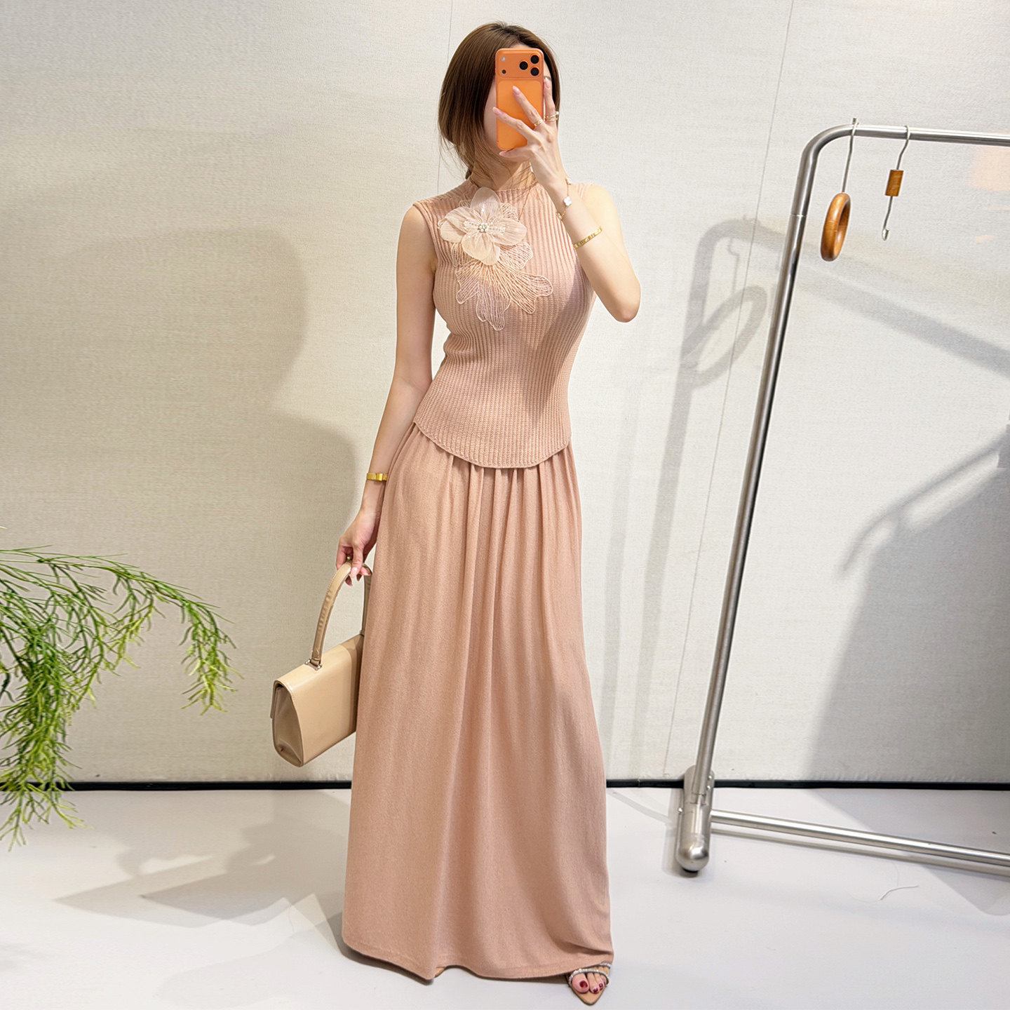 【新品88折】立体花朵针织套装女无袖修身上衣大摆半身长裙两件套