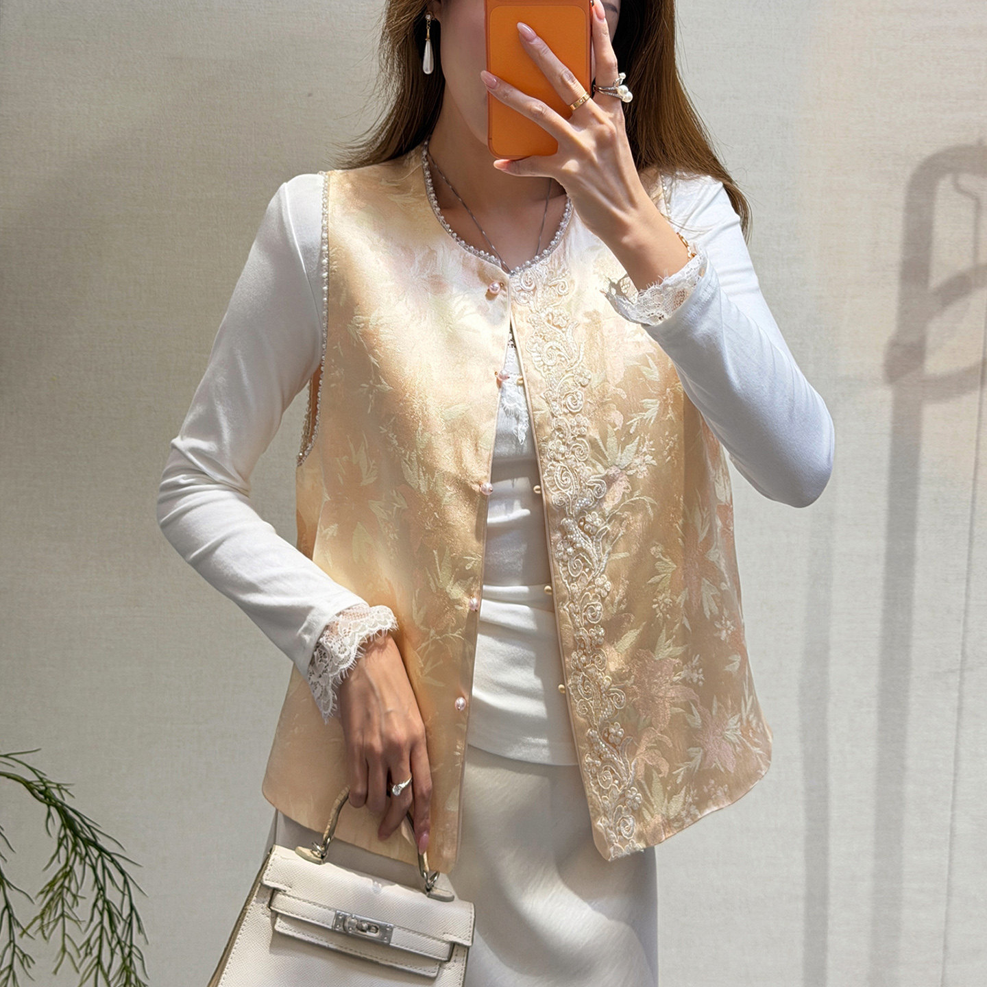 【新品88折】提花刺绣珍珠马甲女 圆领盘扣无袖国风坎肩上衣