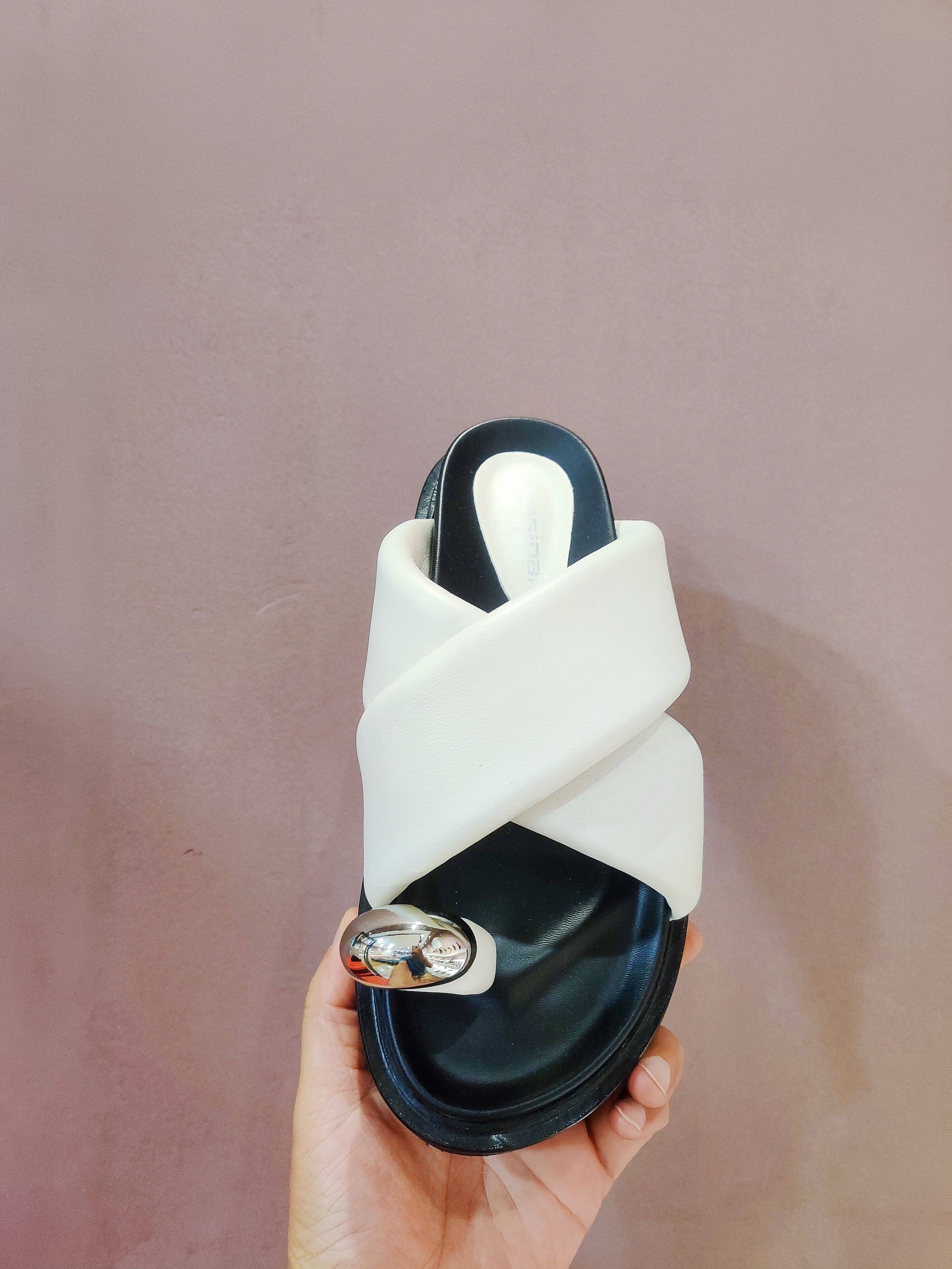 卡斯丹厚底拖鞋女夏季新款羊皮夹趾平底轻软百搭时尚外穿女凉拖鞋