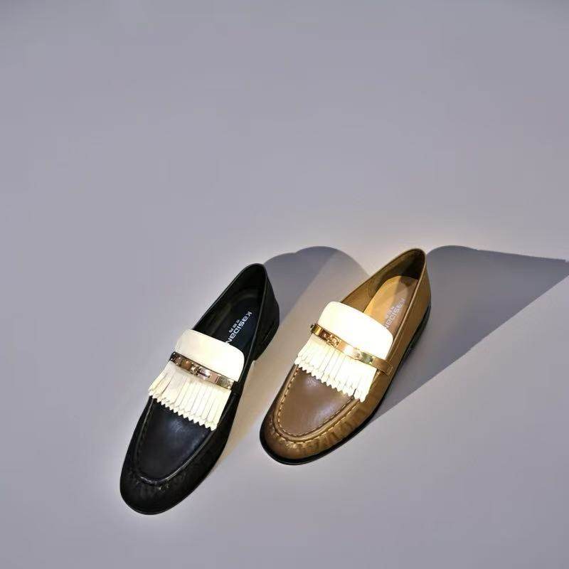 平底乐福鞋女2025欧货新款一脚蹬英伦风流苏锁扣小皮鞋胎牛皮单鞋