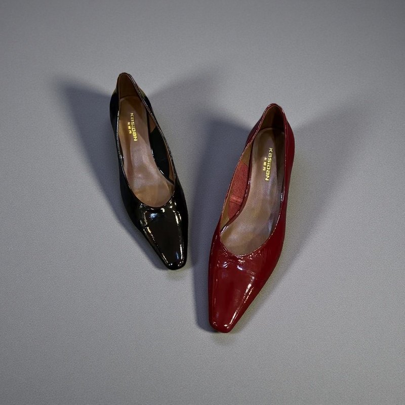 卡斯丹2025欧货新品漆羊皮欧美极简风尖头低跟单鞋女浅口粗跟百搭