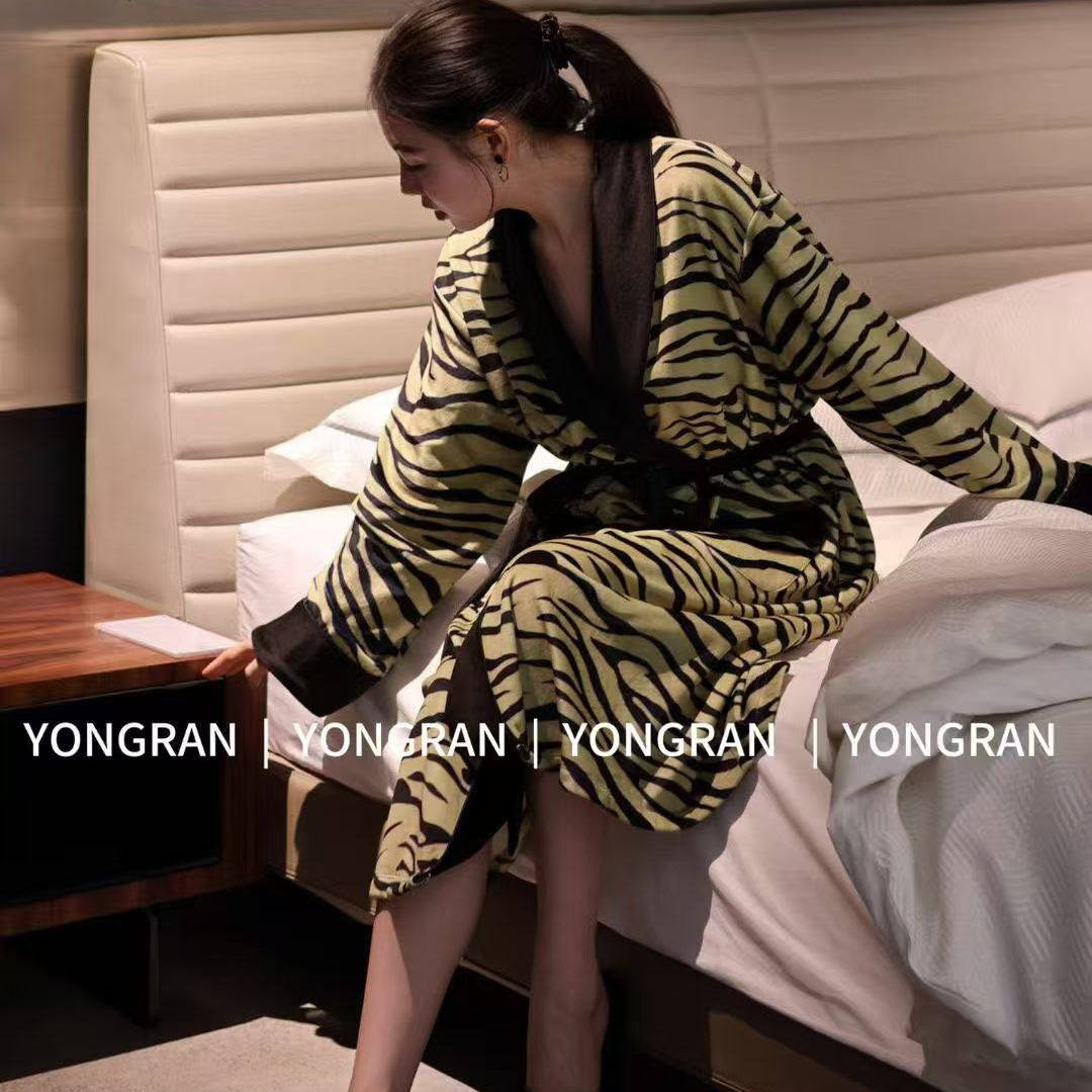 雍然海岛绒睡袍女款2025冬装绿色斑马纹性感纯欲风睡衣女性家居服