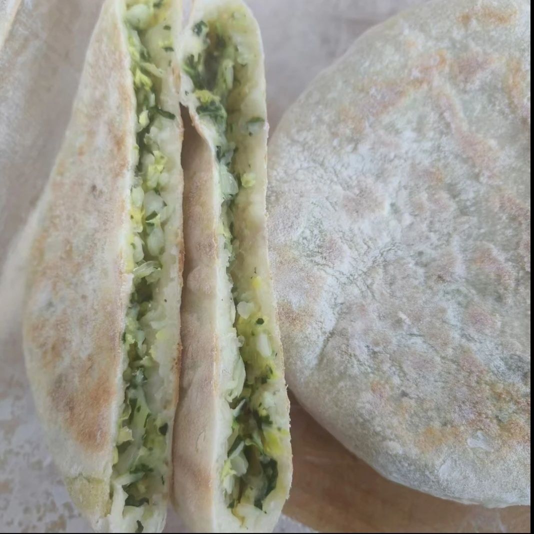 苏北特产大菜粉条饼咸味纯碱老面发碱大白菜粉条菜饼馅饼苏北咸饼
