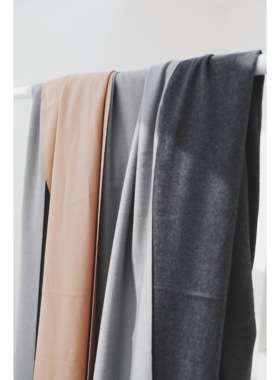 ANN and SAM    搭配圣品的柔软围巾秋冬离不开 给你温暖2024新品