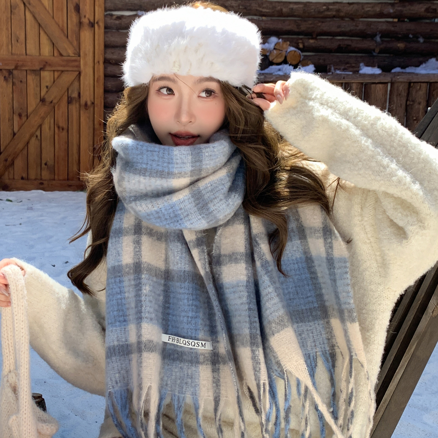 韩版显白马海毛格纹蓝色围巾
