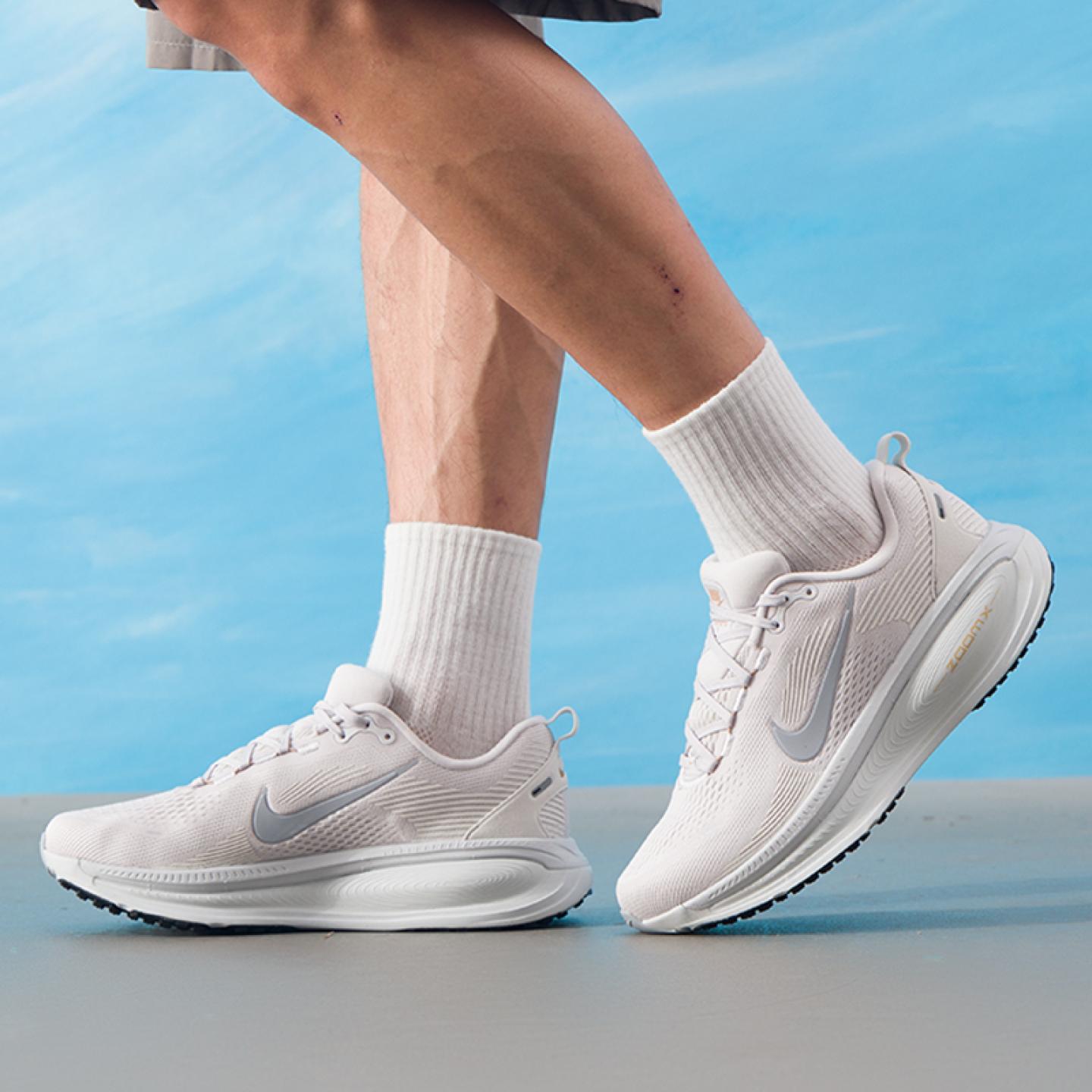 正品Nike/耐克跑步鞋男鞋VOMERO 18透气缓震耐磨运动鞋HM6803-009