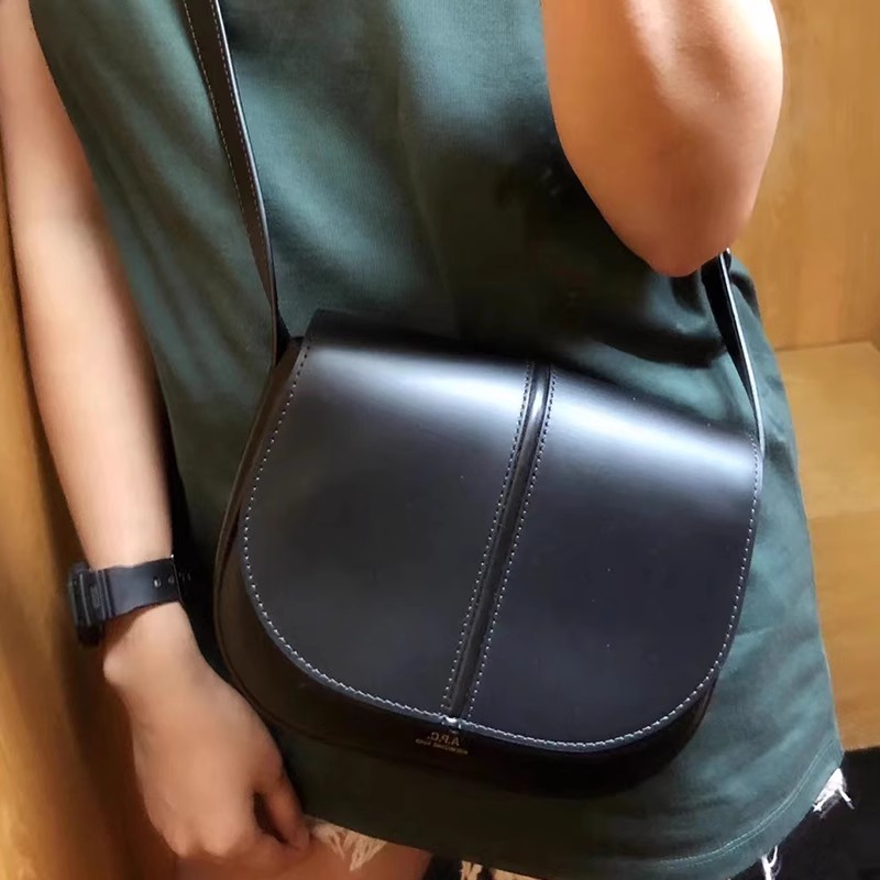 法国FRAPC简约女包半月