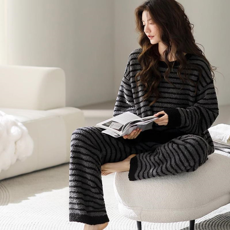 韩系条纹家居服珊瑚绒睡衣女冬季加厚保暖秋冬款毛绒绒两件套装