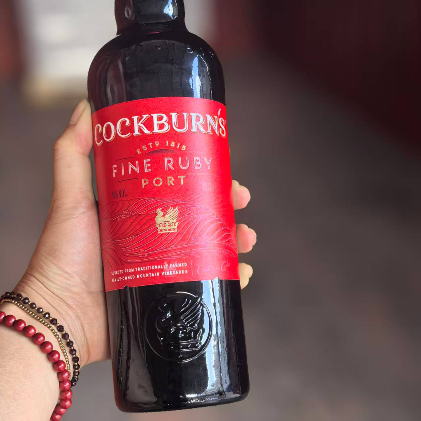 白熊喝喝红宝石波特高度葡萄酒