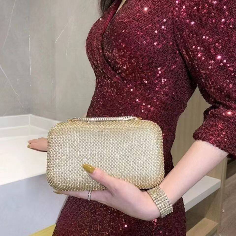 婚礼喜婆婆手拿包包女款2026新款高级感满钻晚宴手包配旗袍的包包