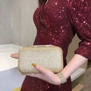 婚礼喜婆婆手拿包包女款2026新款高级感满钻晚宴手包配旗袍的包包