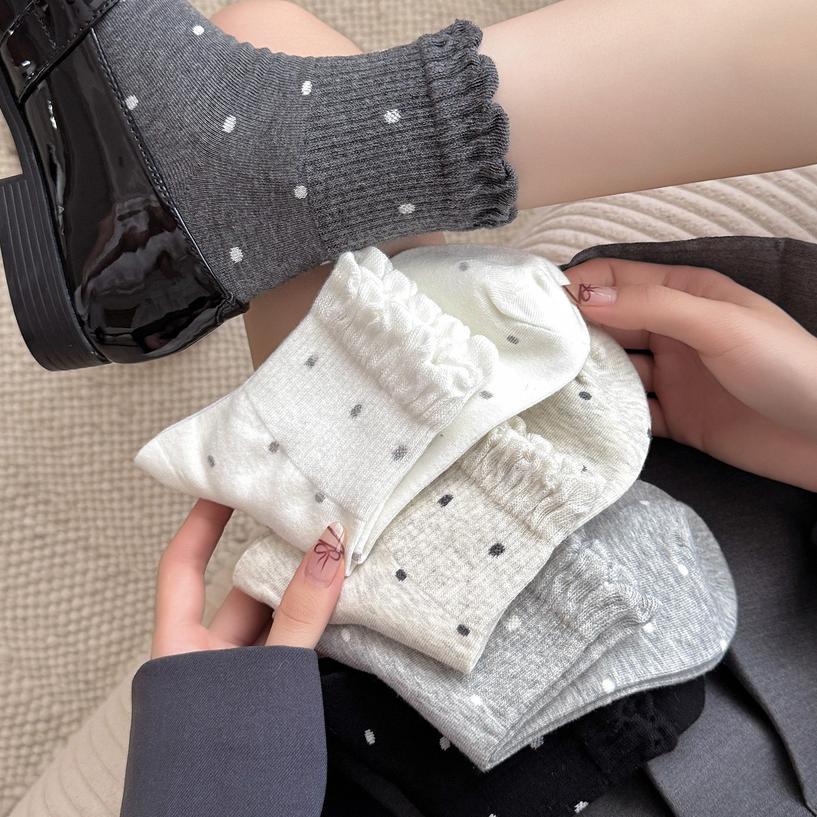 未晞木耳边波点堆堆袜子女中筒袜ins潮春秋季日系芭蕾风花边短袜
