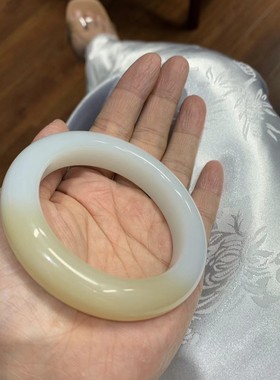 翡翠手镯新疆和田玉糖羊脂白镯手推出油新疆且末料圈口手镯琉璃