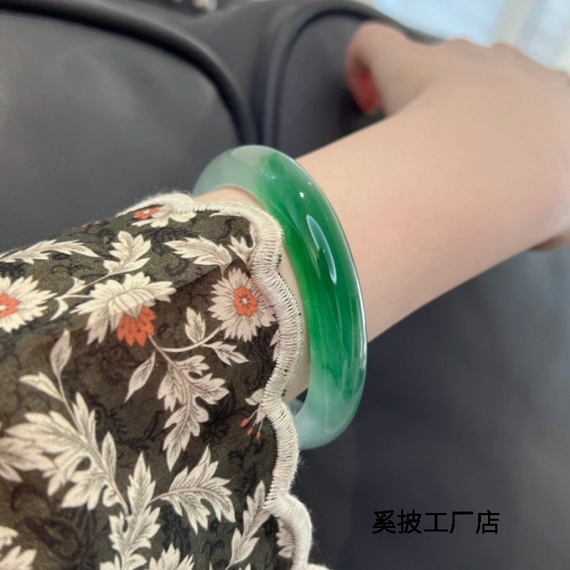 缅甸天然翡翠A货手镯冰种白底青飘绿玉手镯阳绿飘花玉手镯带证书