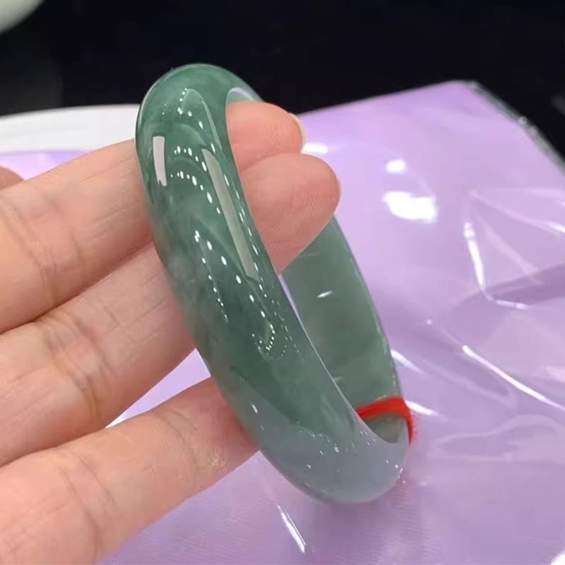 缅甸半山水翡翠手镯冰糯种油青飘花玉手镯女款正圈贵妃老坑玉镯子