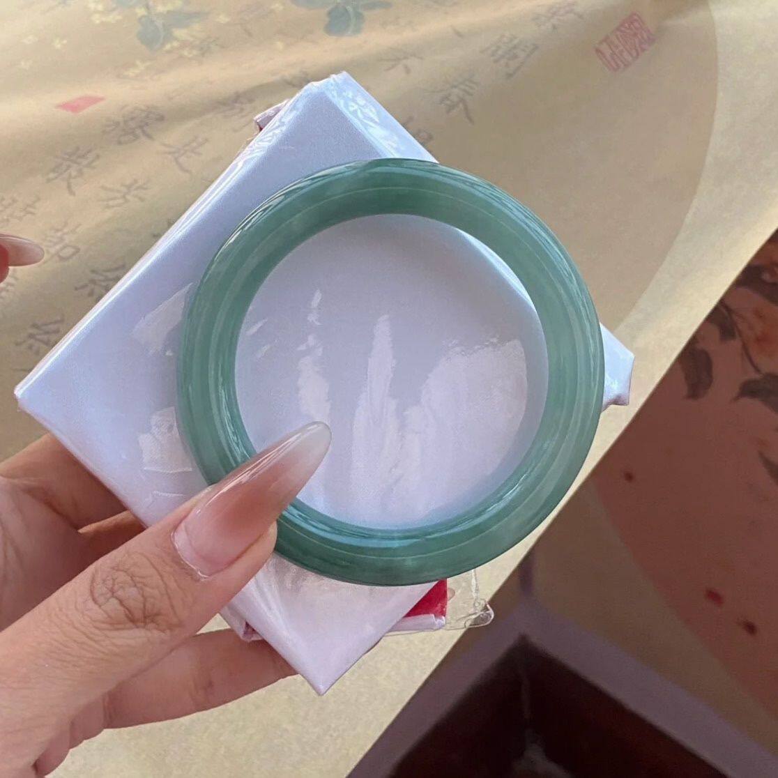 缅甸高冰翡翠A货手镯油青冰透飘花细圆条玉手镯美人条手镯叮当镯