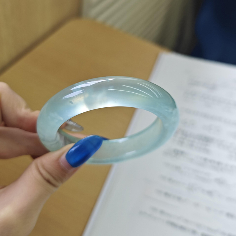 天然高冰缅甸A翡翠镯子晴水冰种飘花浅绿浅白道具拍照儿童琉璃镯