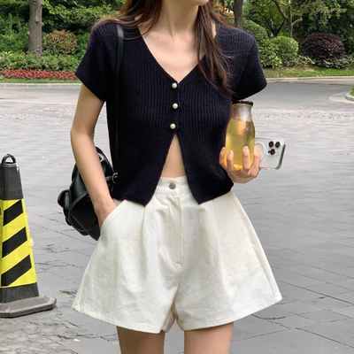 珍珠三粒扣V领短袖针织衫
