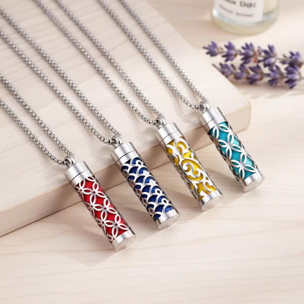 镂空花纹香水瓶项链女士香瓶可调节金属链冬季毛衣链精油吊坠礼物